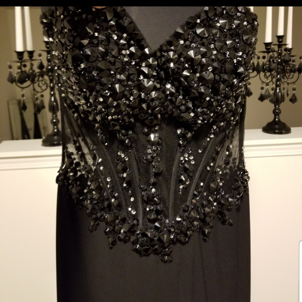 Exquisite Rhinestone Mesh Elegant Black Gown